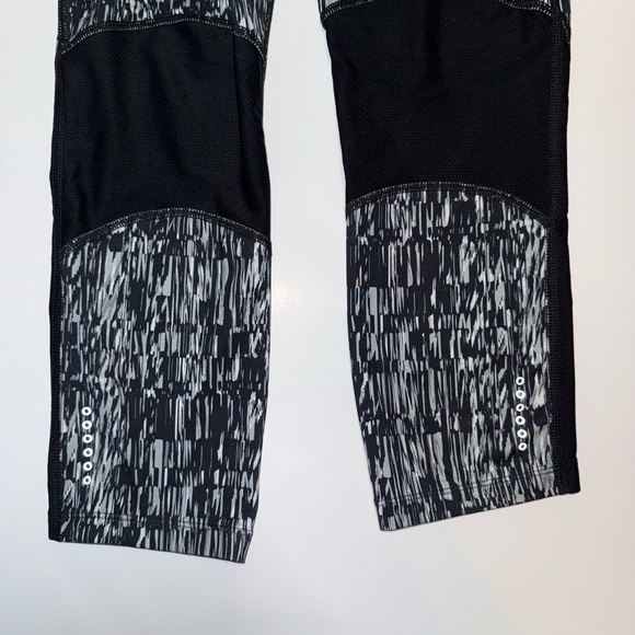 Nike Power Graphic Dri-FIT Tight Running Capri Crop Leggings Size Small - Picture 10 of 12